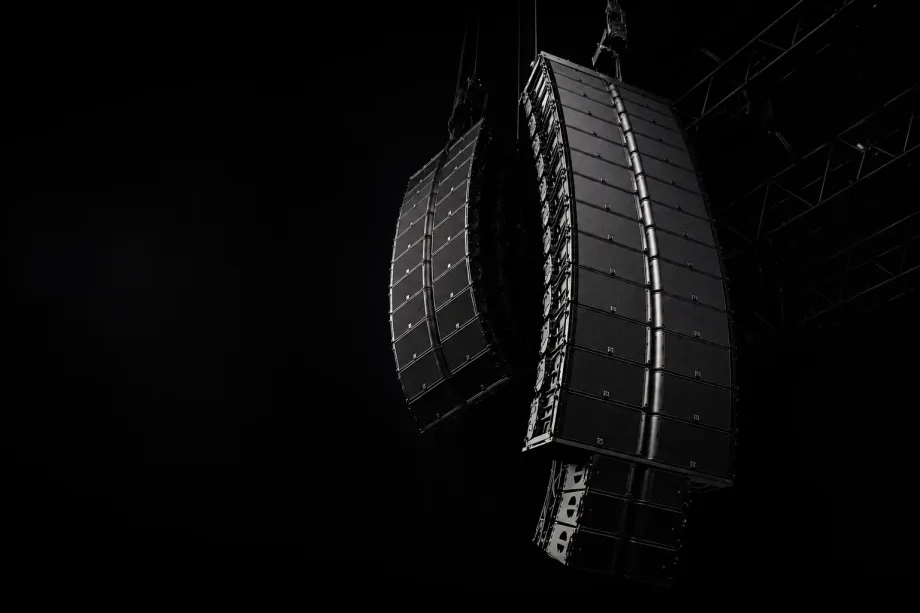 Line array for professional sound reinforcement – Flight Event