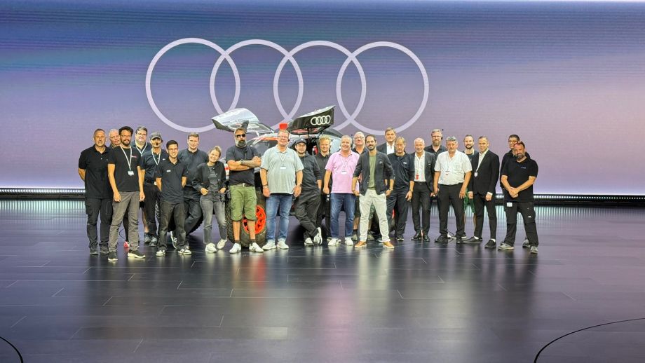 Produktionsteam vor der Audi-Bühne