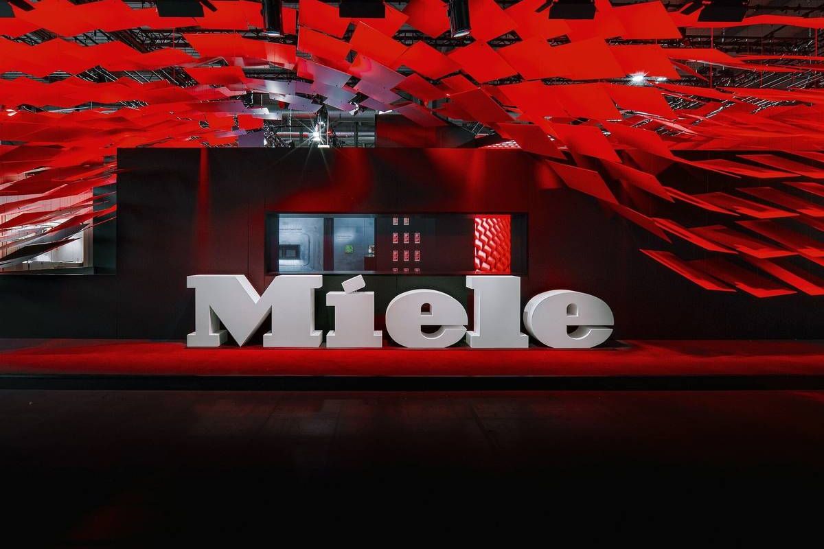 Miele auf der EuroCucina 2026 in Mailand - Lichttechniker durch Flight Event