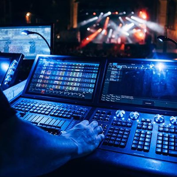 Lichtoperator am Lichtpult – Flight Event bei HYROX Youngstars Birmingham 2026 im NEC Birmingham